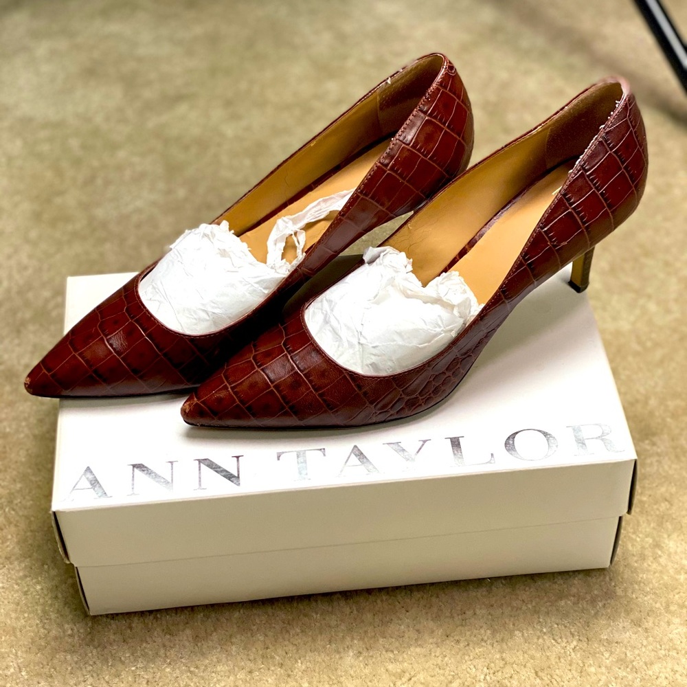 Ann Taylor Eryn Crocco Kitten Hill Size 9